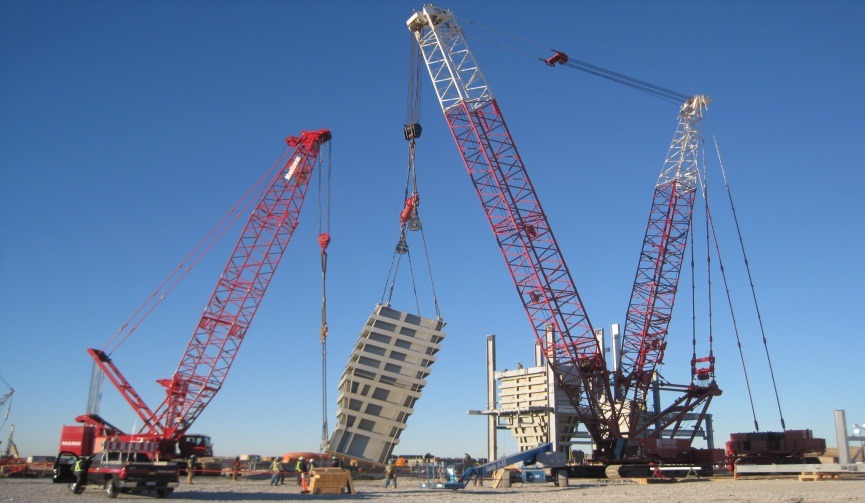 Kearl slurry preparation · historical assembly and lifting photograph.